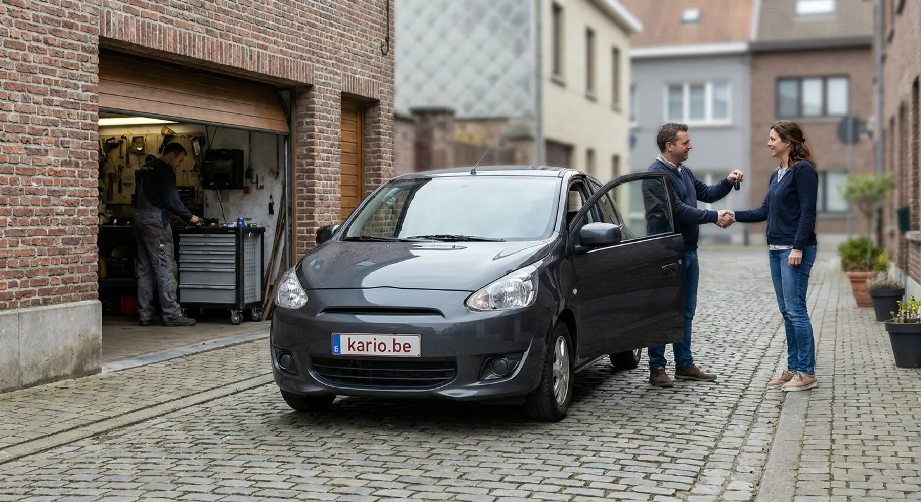 Neutrale auto tussen een herstelgarage en een sleuteloverdracht, als keuze tussen herstellen en verkopen